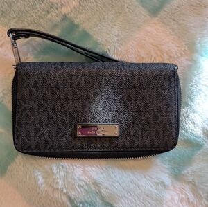 Michael Kors wallet, like new, black